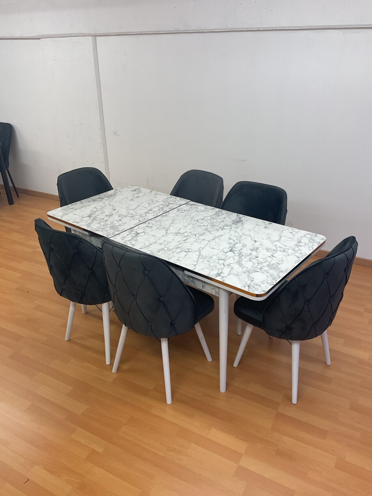 SALLE À MANGER LEXUS 6 chaises en velours anti taches + table extensible – Image 17
