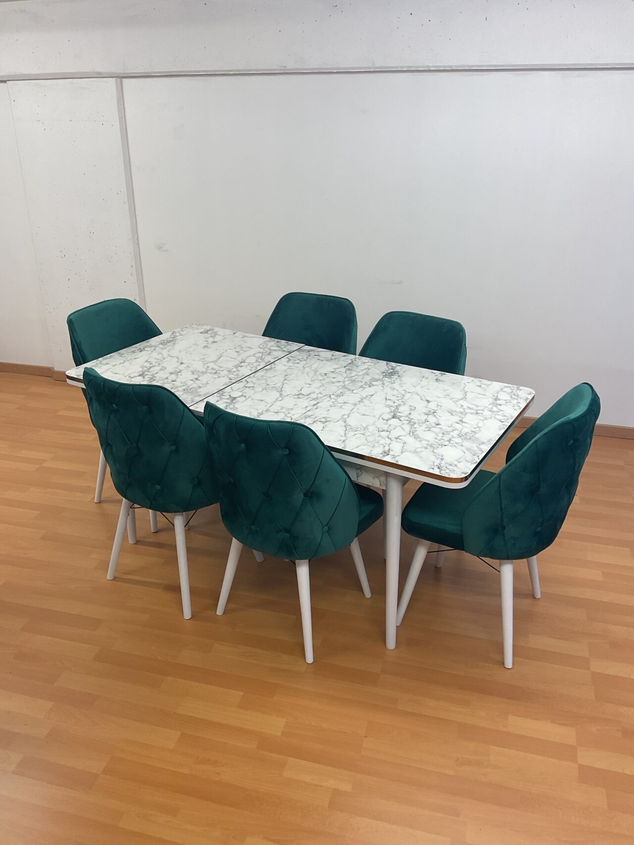 SALLE À MANGER LEXUS 6 chaises en velours anti taches + table extensible – Image 31