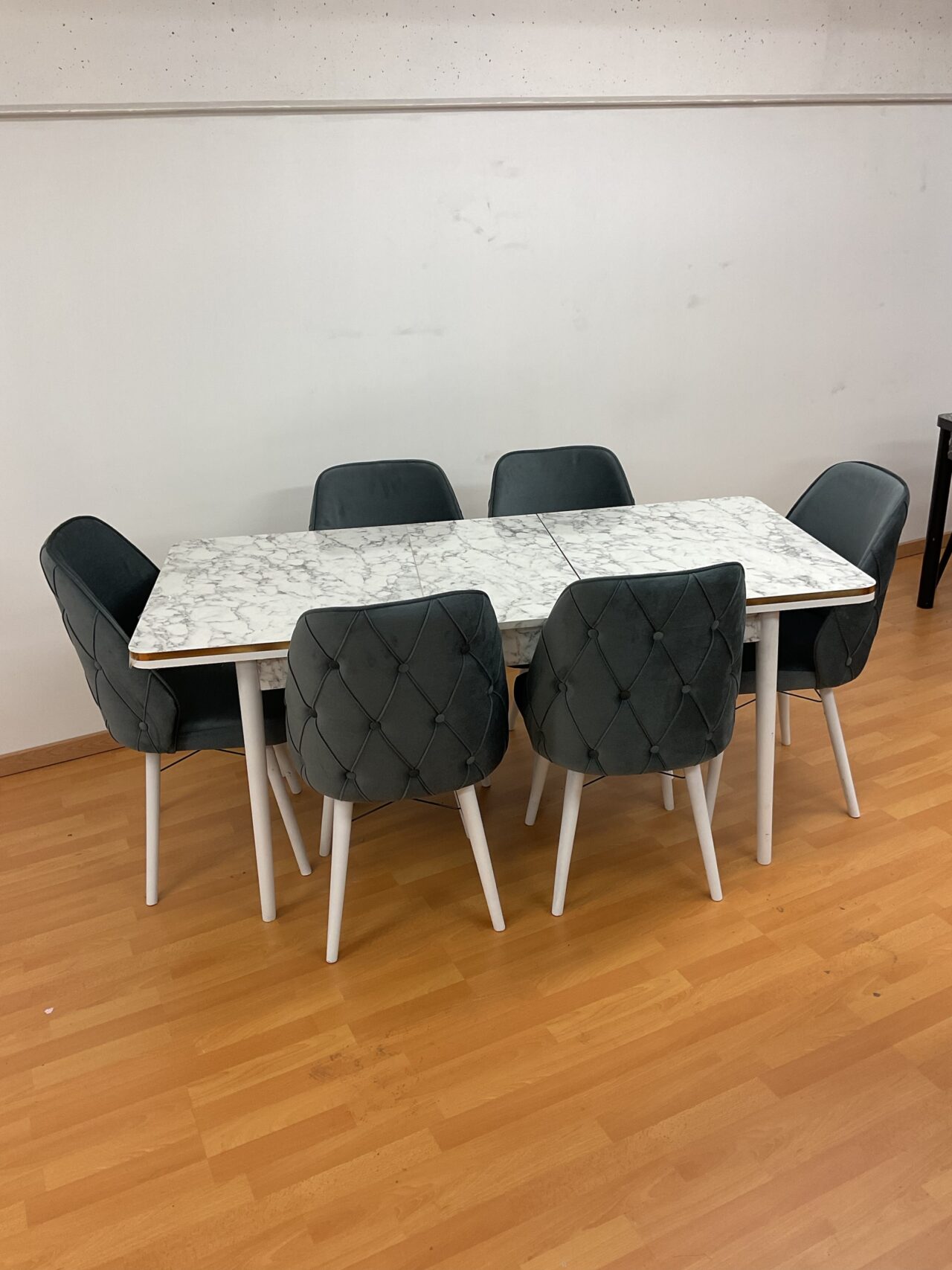 SALLE À MANGER LEXUS 6 chaises en velours anti taches + table extensible