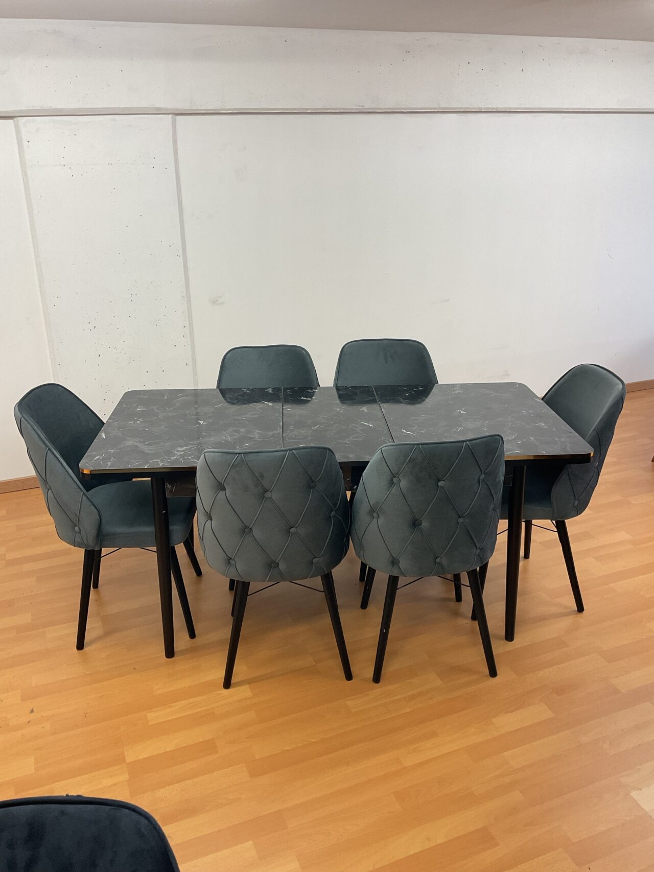 SALLE À MANGER LEXUS 6 chaises en velours anti taches + table extensible – Image 9