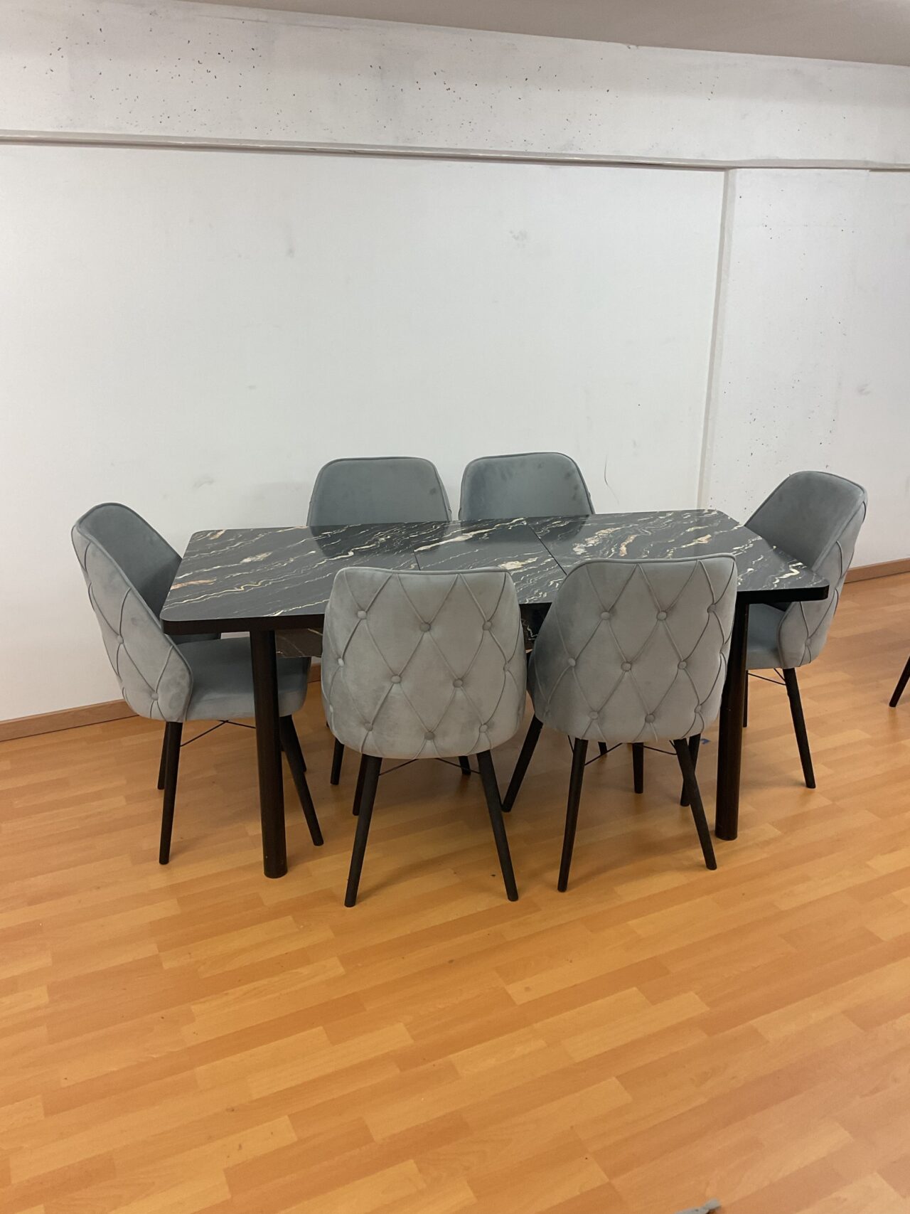 SALLE À MANGER LEXUS 6 chaises en velours anti taches + table extensible – Image 13