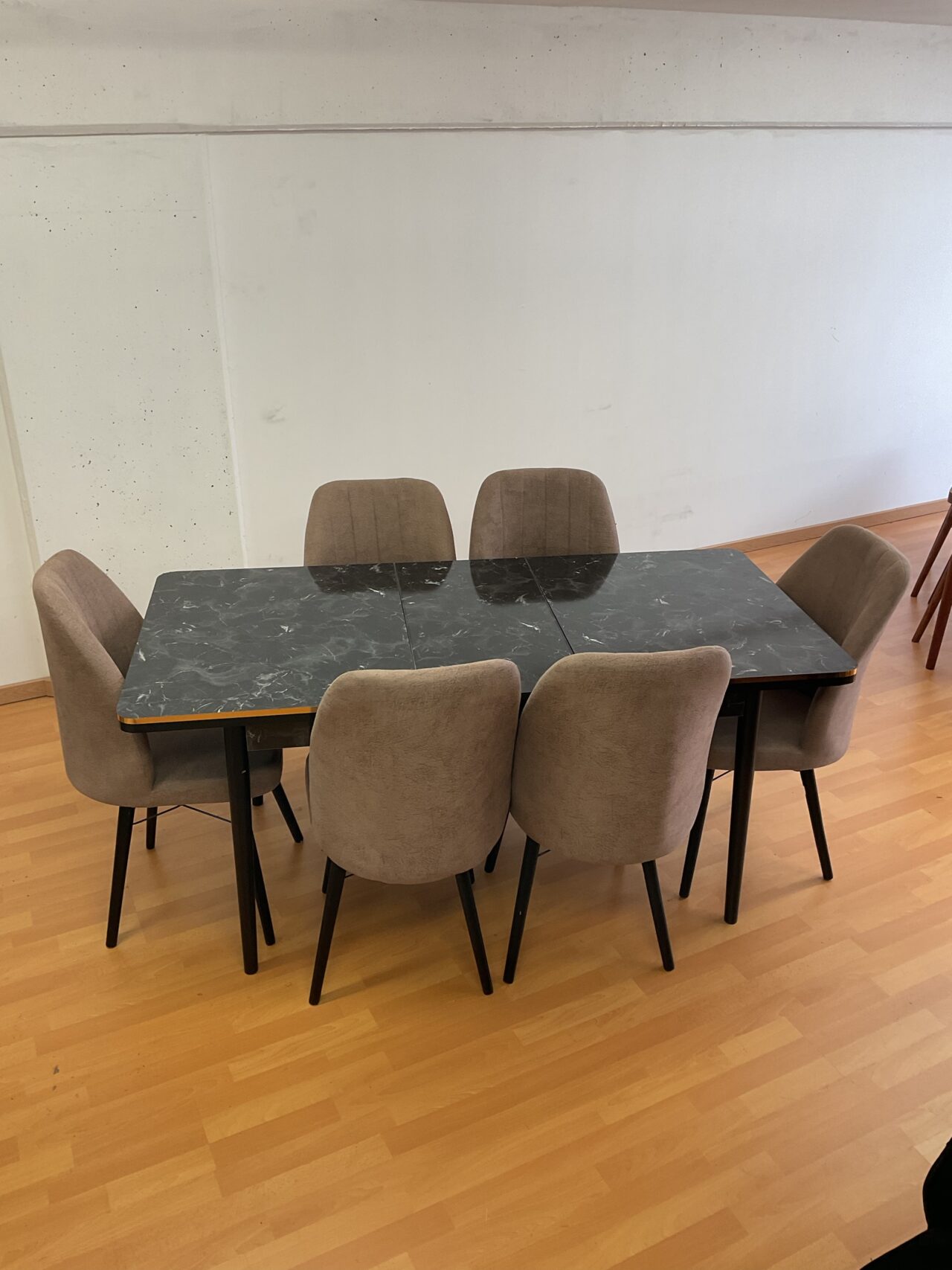 SALLE À MANGER SUZANNE lot de 4 ou 6 chaises en tissus anti taches + table extensible – Image 49