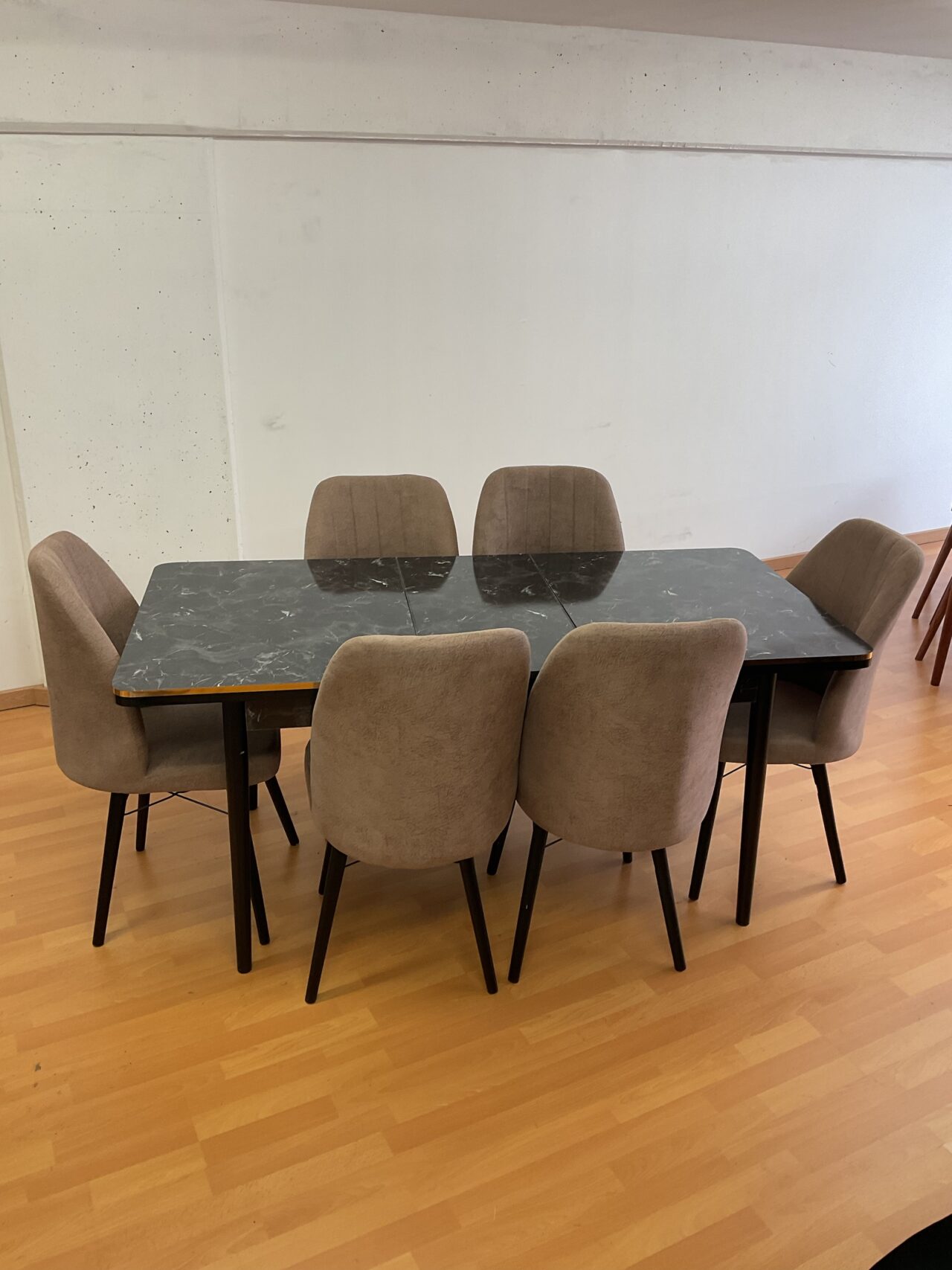 SALLE À MANGER SUZANNE lot de 4 ou 6 chaises en tissus anti taches + table extensible – Image 52