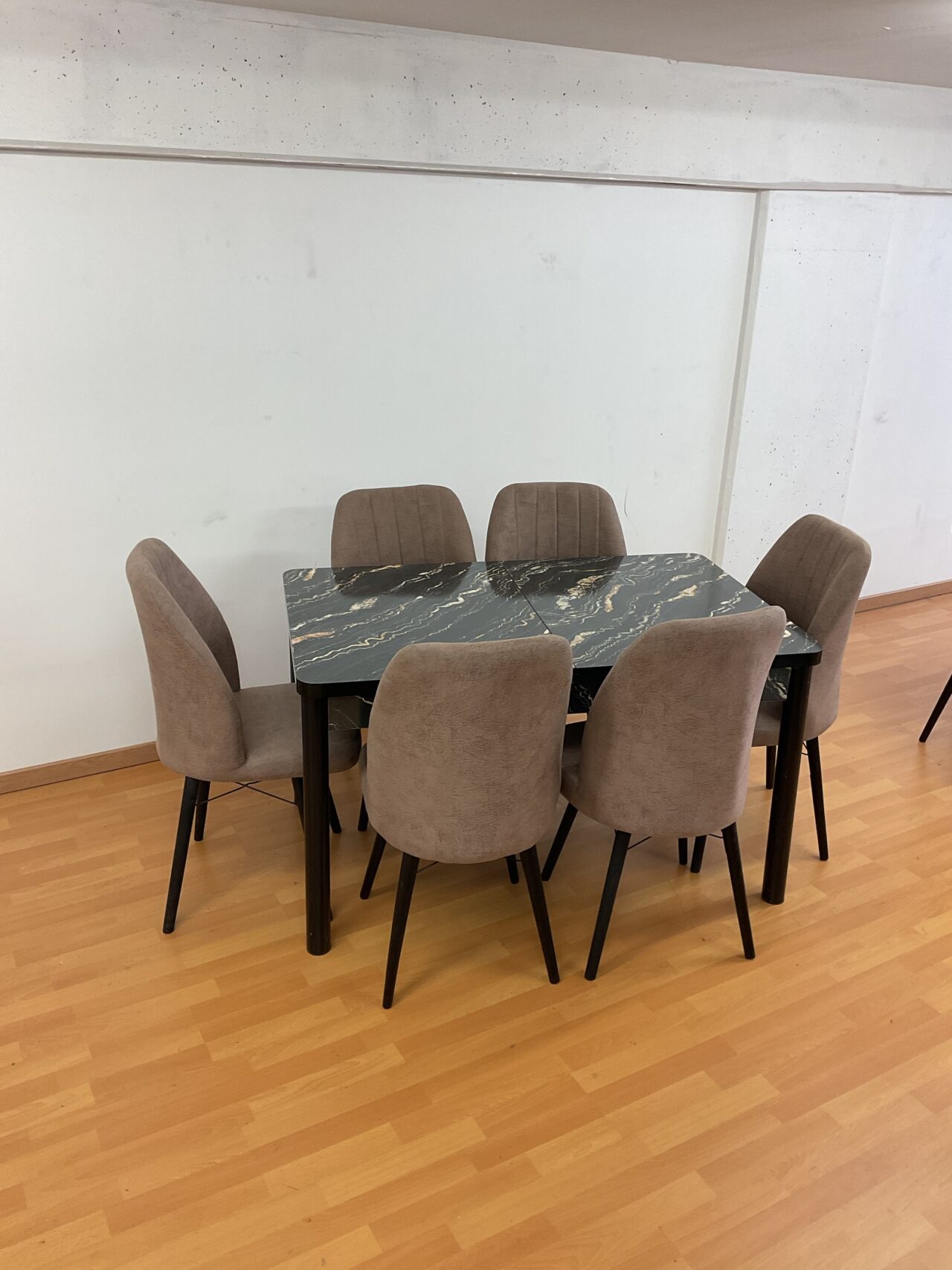 SALLE À MANGER SUZANNE lot de 4 ou 6 chaises en tissus anti taches + table extensible – Image 42