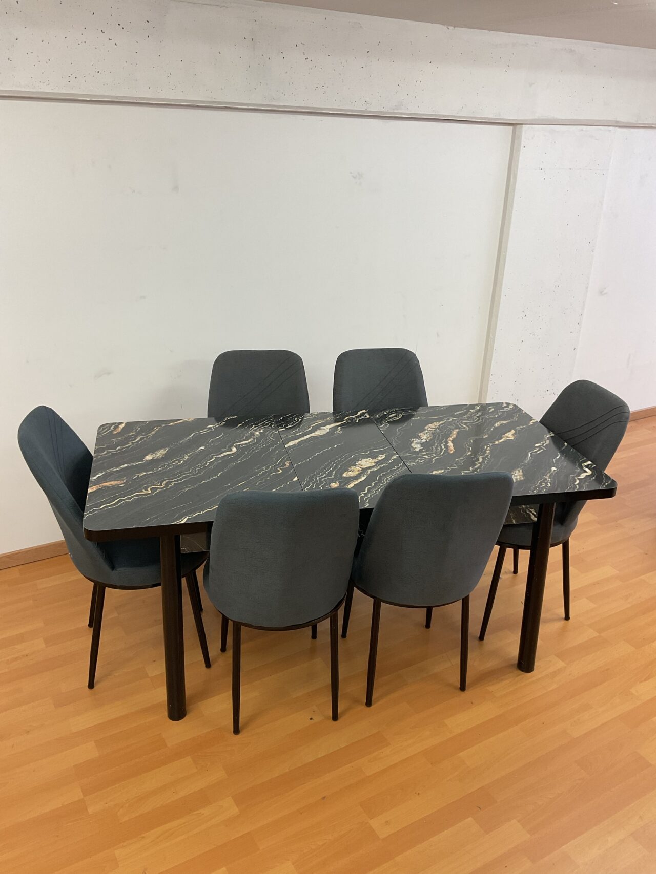 SALLE À MANGER SUZANNE lot de 4 ou 6 chaises en tissus anti taches + table extensible – Image 2