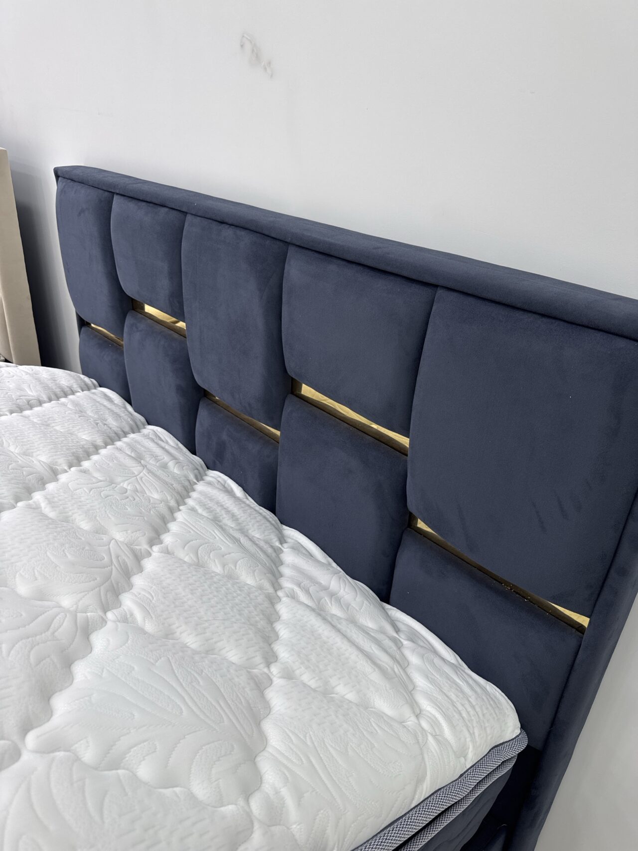 Lit coffre SERENA avec tête de lit et matelas + sur matelas à ressort Gris Anthracite ou Beige – Image 6