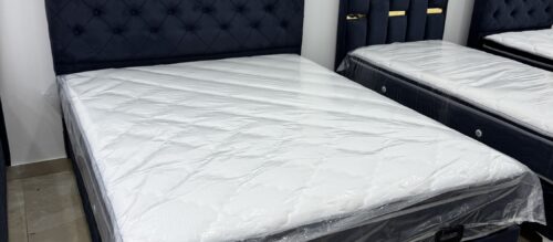 Lit coffre CAPITONNÉE avec tête de lit et matelas + sur matelas à ressort Gris Anthracite ou beige