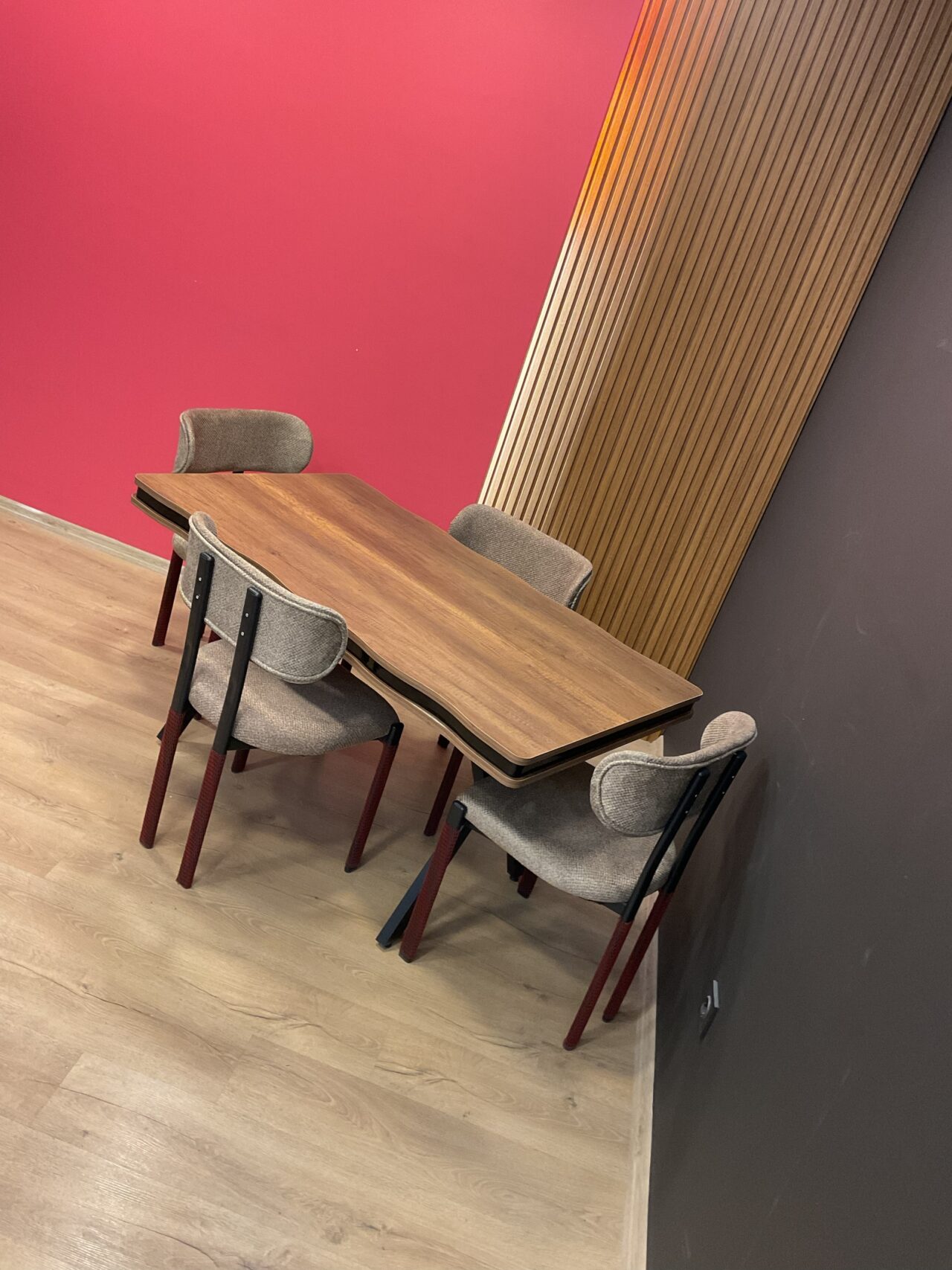 SALLE À MANGER GUVEN