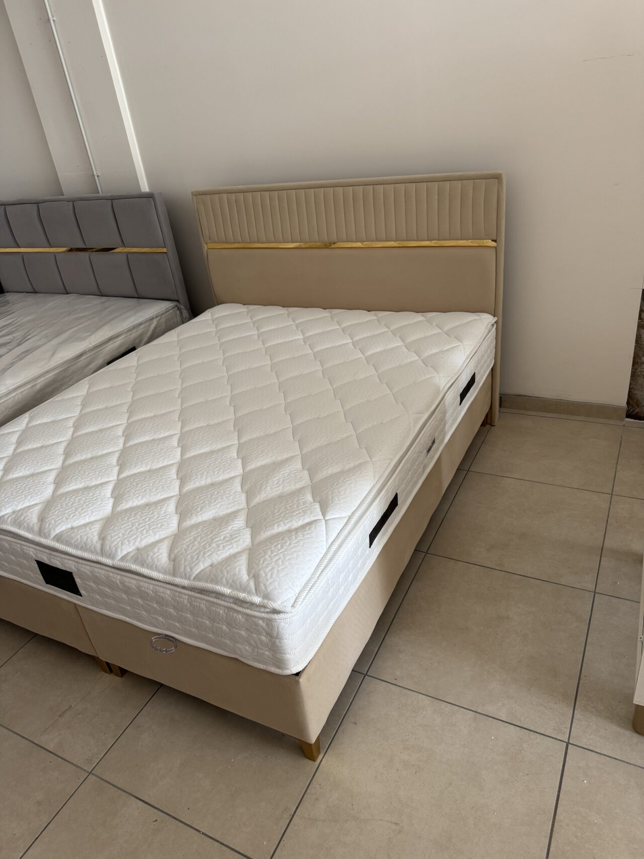 Matelas Vera avec surmatelas 25cm 90x190cm ou 160x200cm
