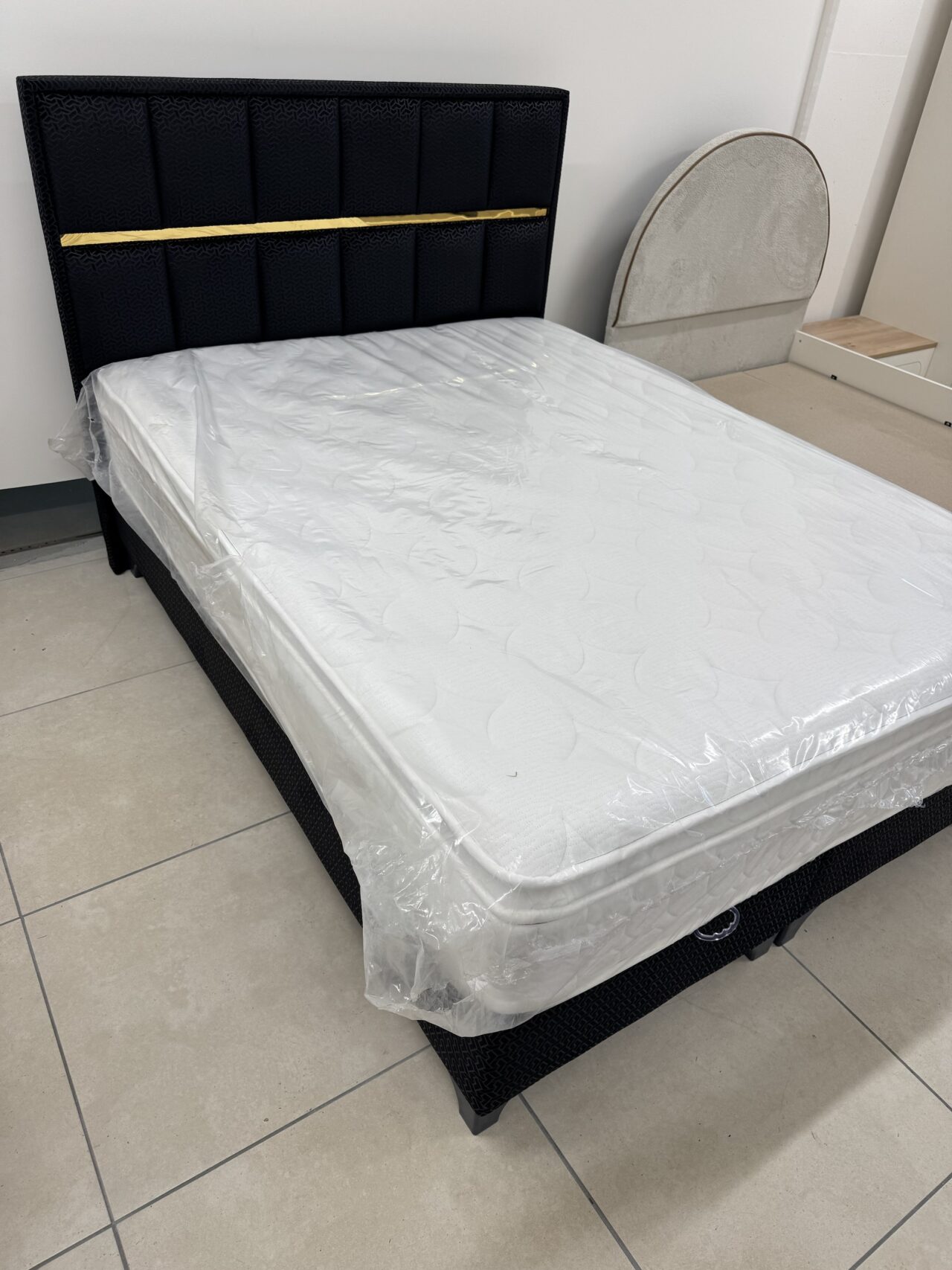 LIT COFFRE 140x190cm VELA avec matelas et surmatelas 25cm à ressort ensachées